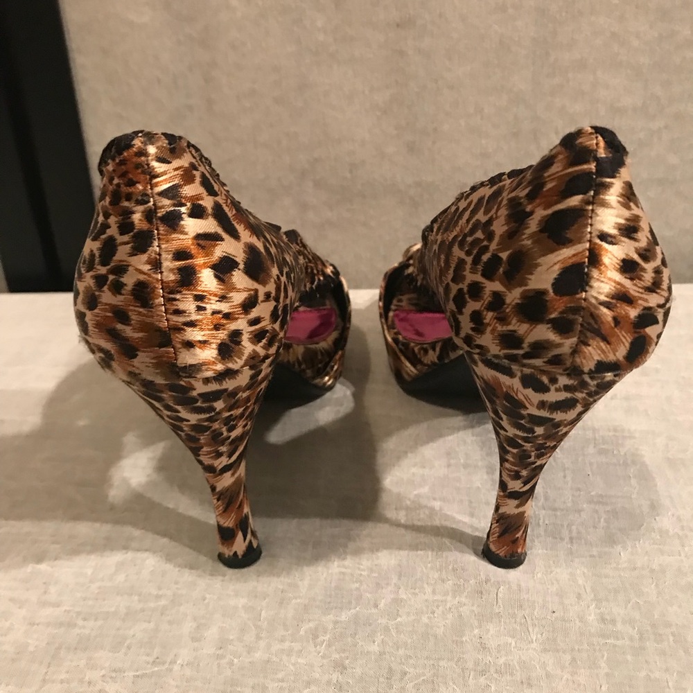 BKE Leopard/Cheetah open toe high heels - Picture 3 of 8